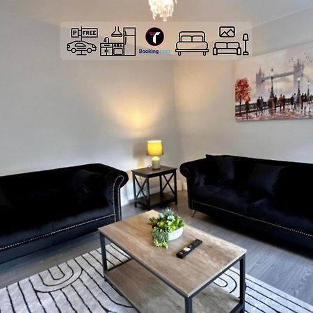 Spacious 4 Bedroom By Tara Stays Short Lets & Serviced Accommodation Aldershot With Free Wifi & Garden Exterior foto