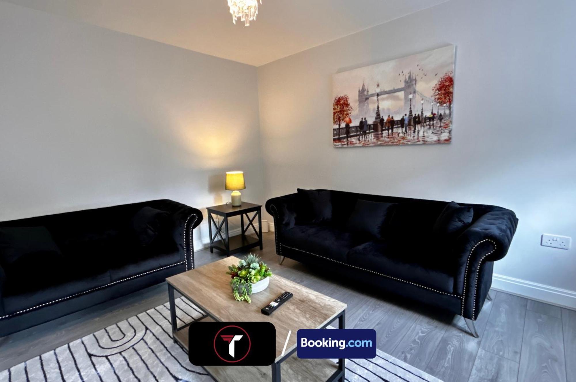 Spacious 4 Bedroom By Tara Stays Short Lets & Serviced Accommodation Aldershot With Free Wifi & Garden Exterior foto