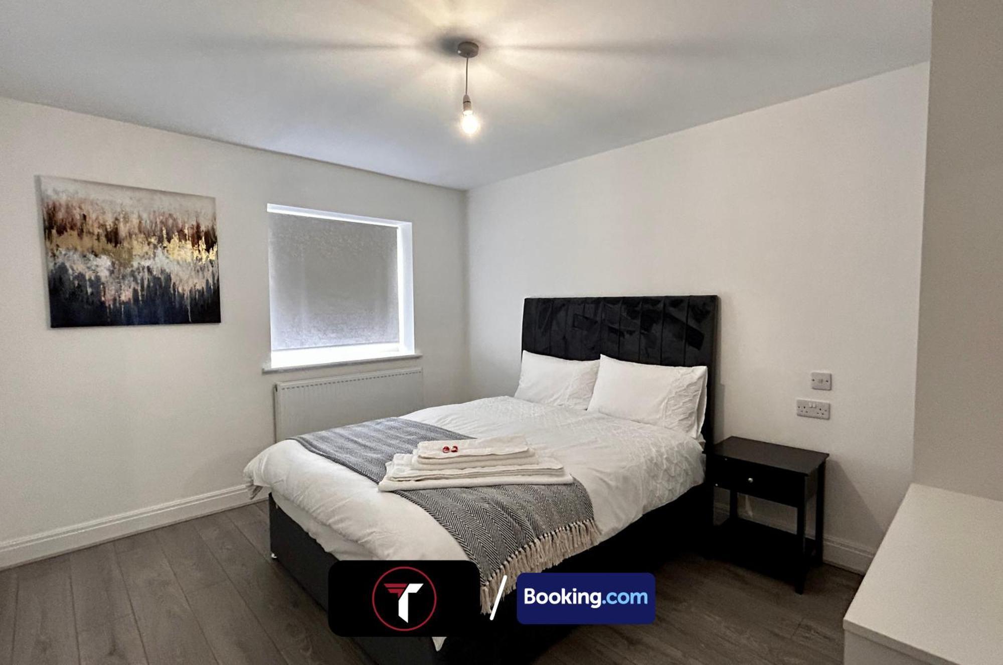 Spacious 4 Bedroom By Tara Stays Short Lets & Serviced Accommodation Aldershot With Free Wifi & Garden Exterior foto