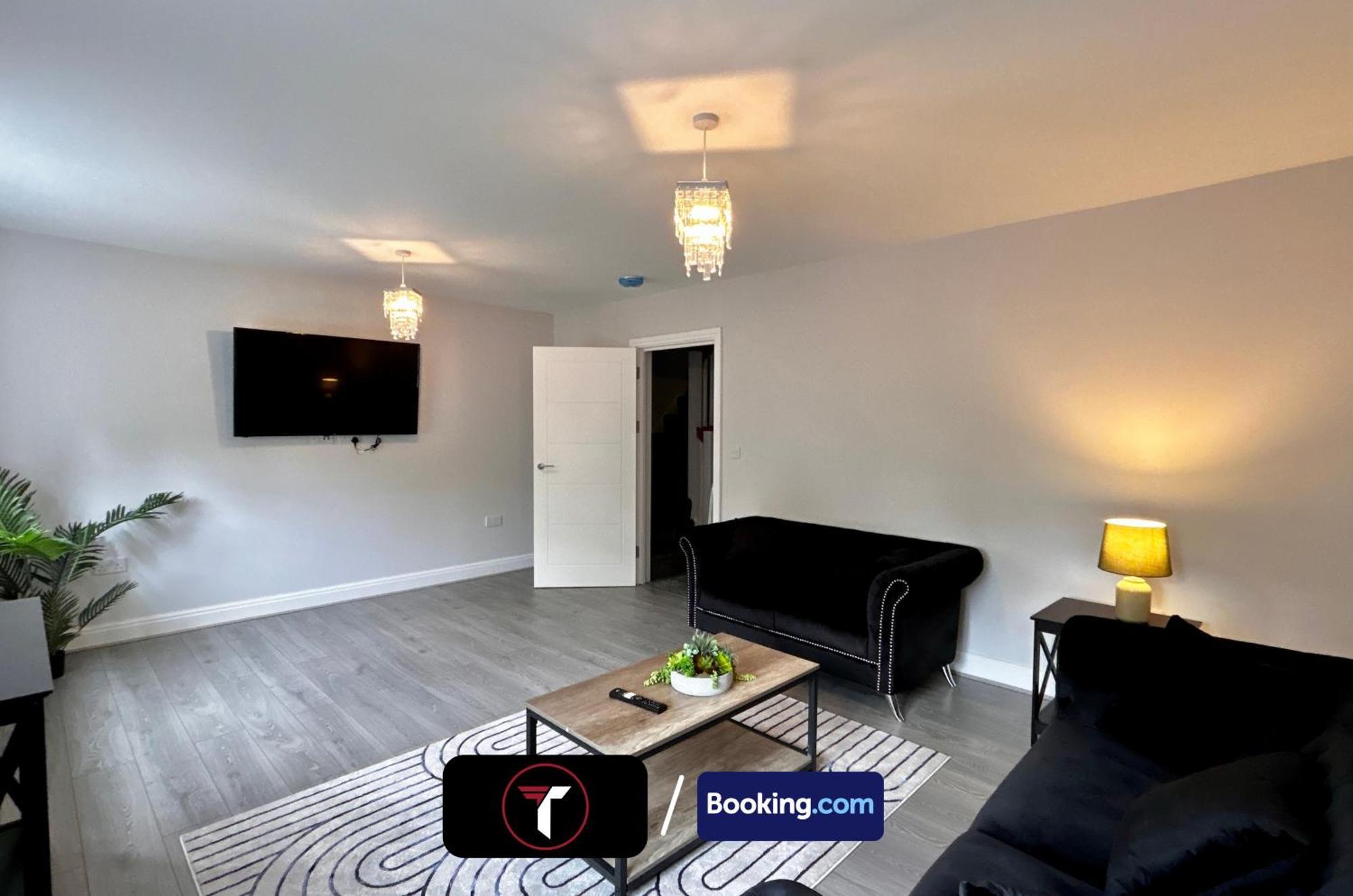 Spacious 4 Bedroom By Tara Stays Short Lets & Serviced Accommodation Aldershot With Free Wifi & Garden Exterior foto