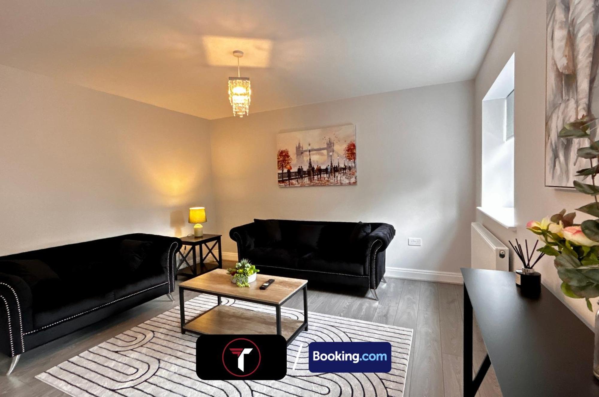 Spacious 4 Bedroom By Tara Stays Short Lets & Serviced Accommodation Aldershot With Free Wifi & Garden Exterior foto