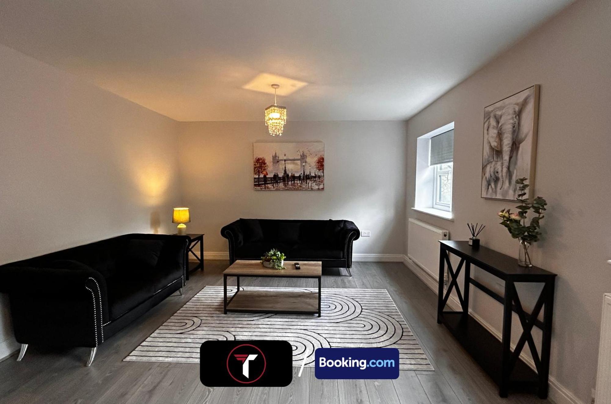 Spacious 4 Bedroom By Tara Stays Short Lets & Serviced Accommodation Aldershot With Free Wifi & Garden Exterior foto