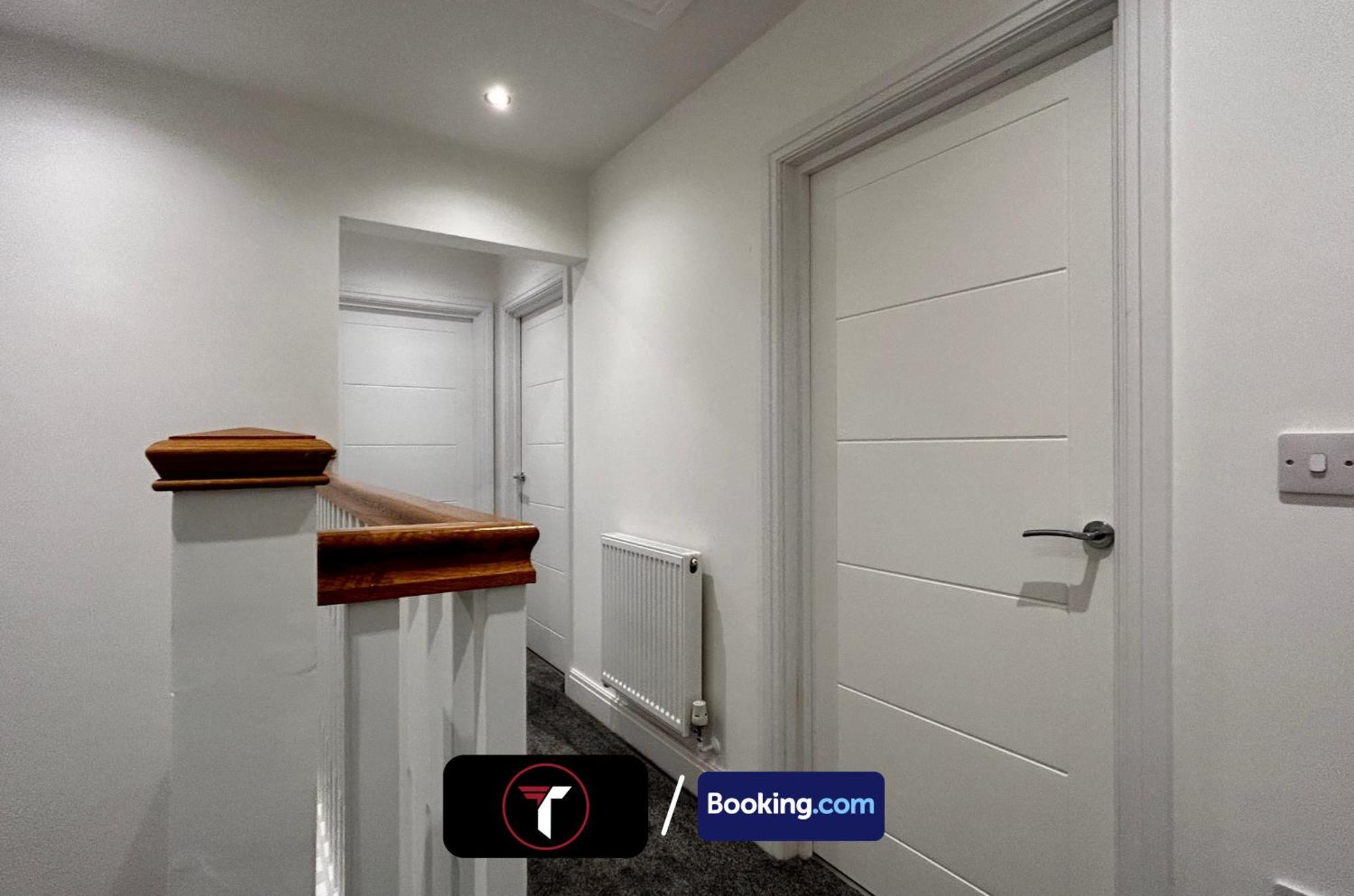 Spacious 4 Bedroom By Tara Stays Short Lets & Serviced Accommodation Aldershot With Free Wifi & Garden Exterior foto